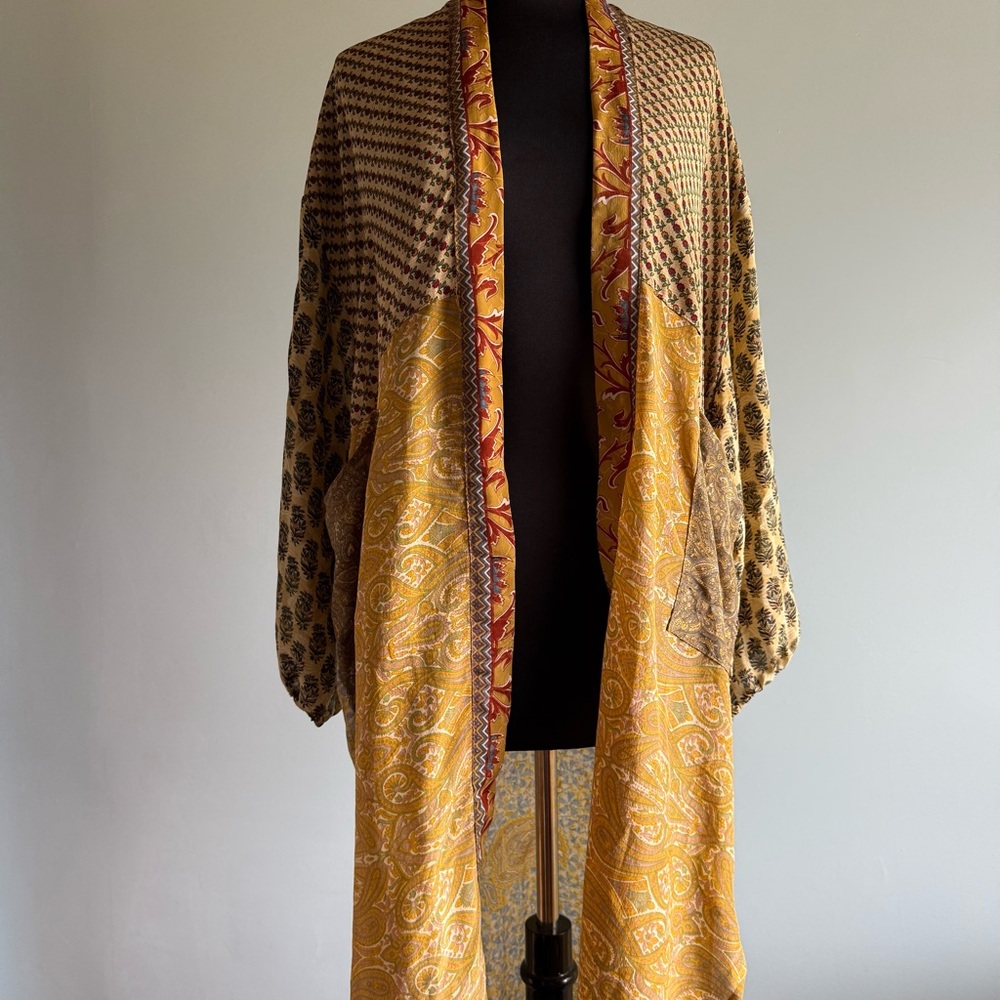 Bohemian GURU 💯 silk robe - Picture 9 of 9